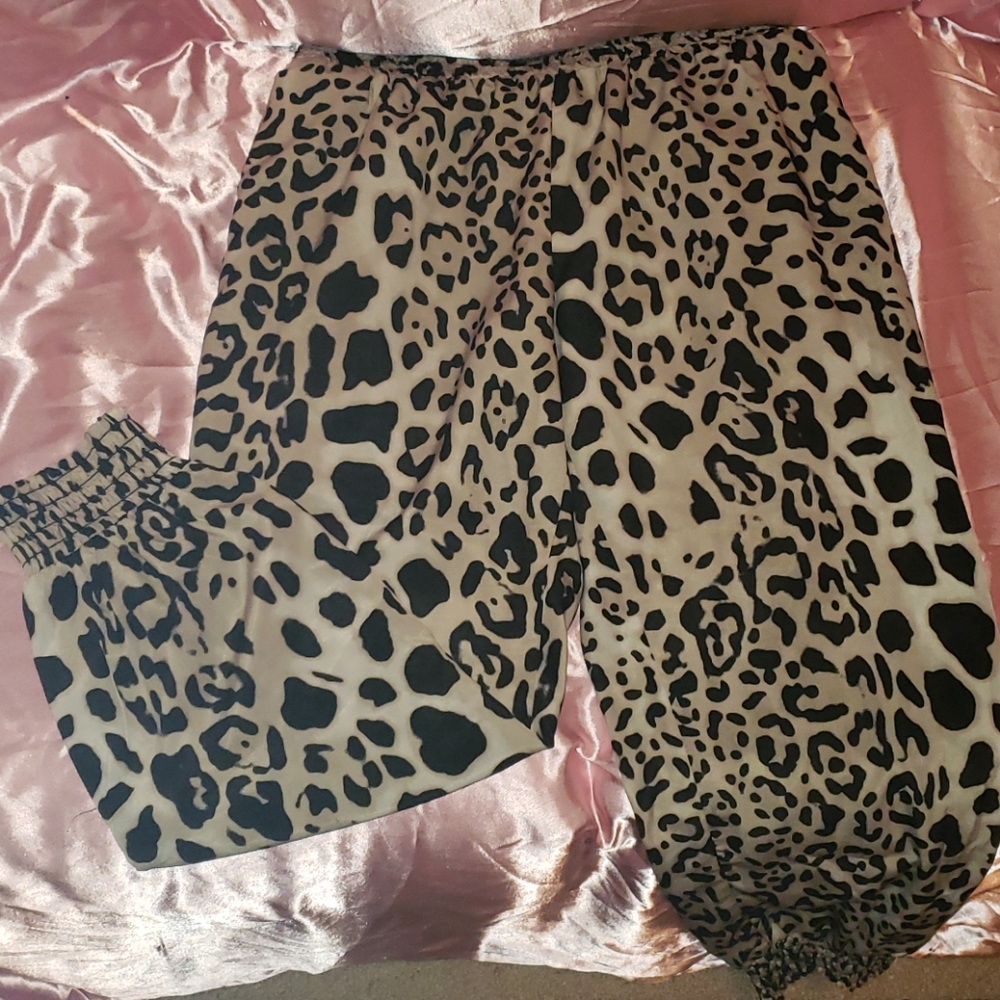 Socialite leopard joggers